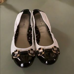 SALE!! TAHARI WHITE & BLACK BALLET FLAT
